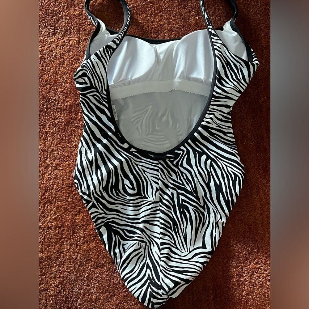 Michael Kors Scoopneck One Piece Swimsuit  Zebra black and white Print Size 10 - Picture 5 of 6